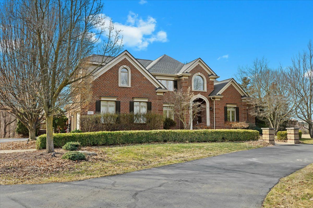 2833 STONE MEADOW Drive