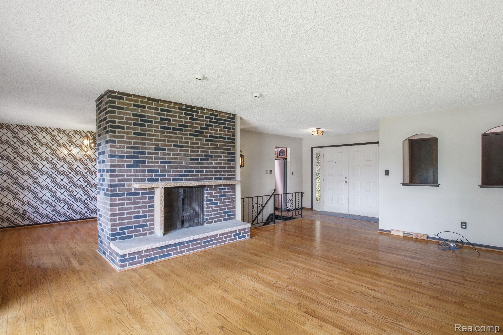2726 Bay Drive