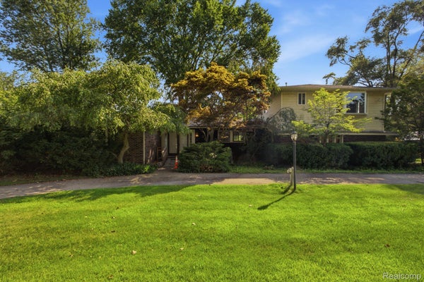2726 BAY DR, WEST BLOOMFIELD, MI 48324 - Image 8247f2b838ffb494d0bd9e156c2eac99/228307246
