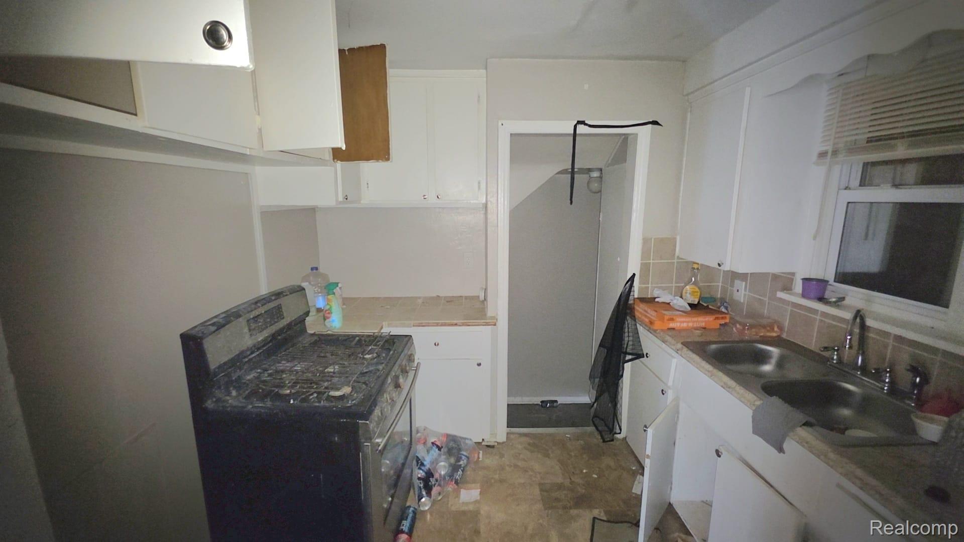 15633 Eastwood Street