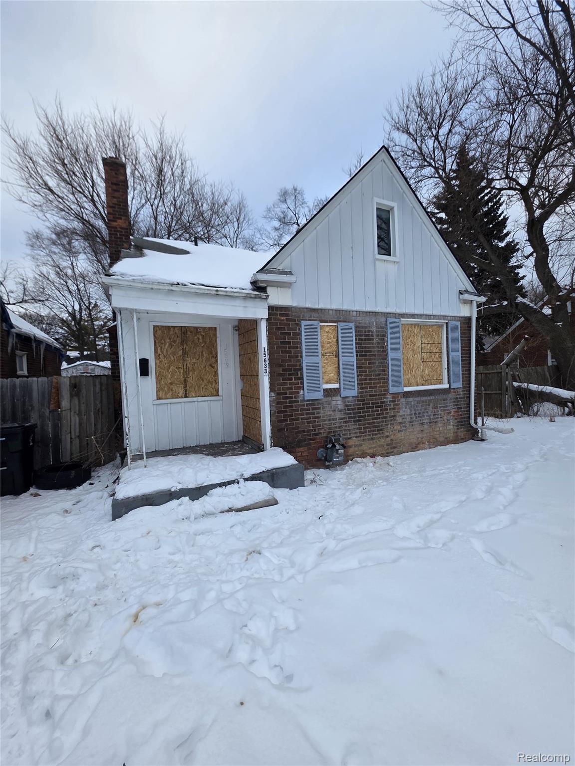 15633 Eastwood Street