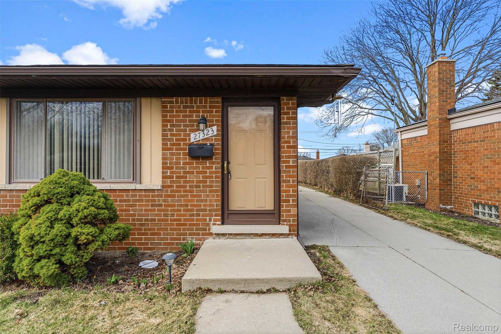 27323 Crestwood Drive