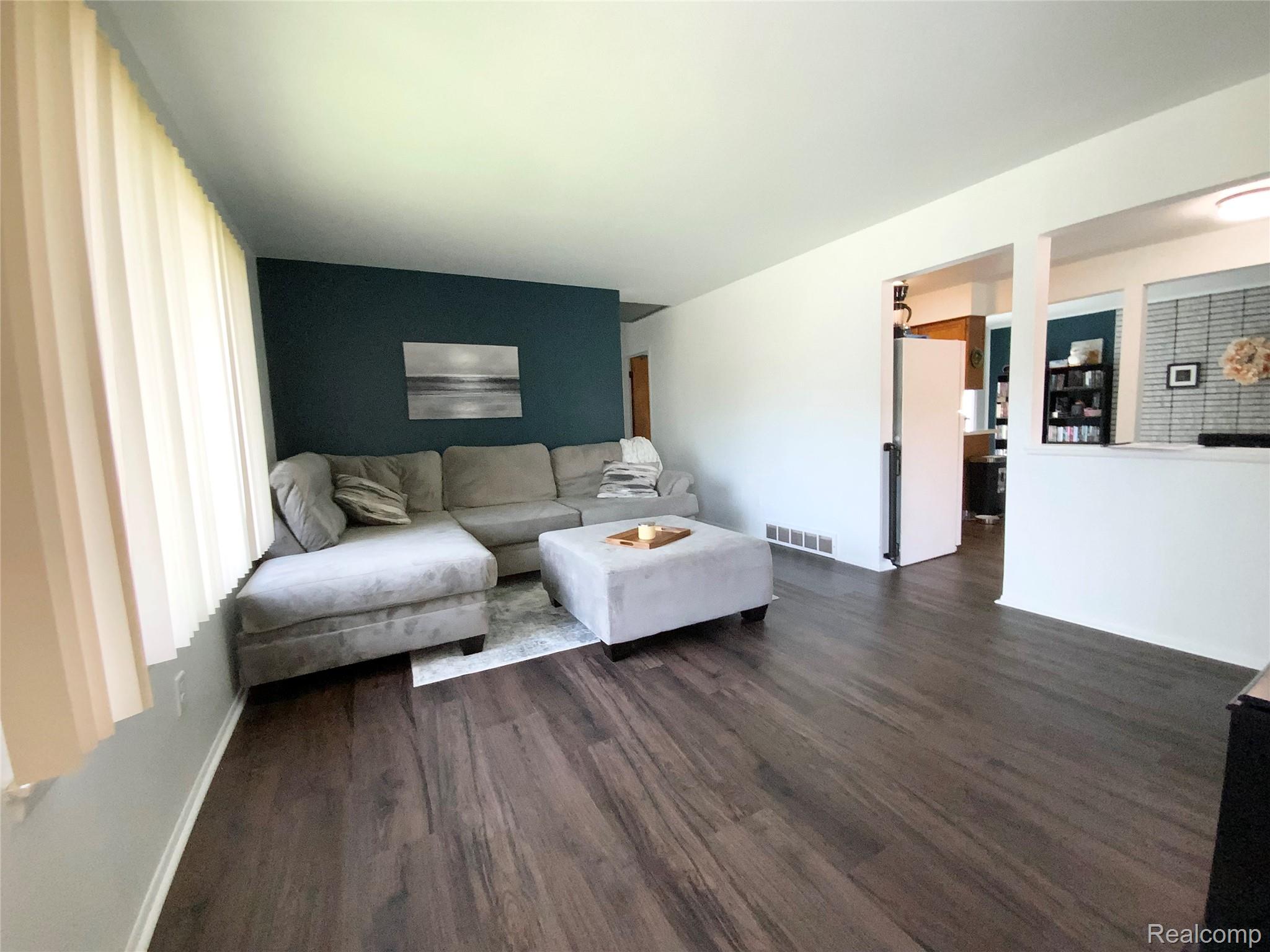 27323 Crestwood Drive