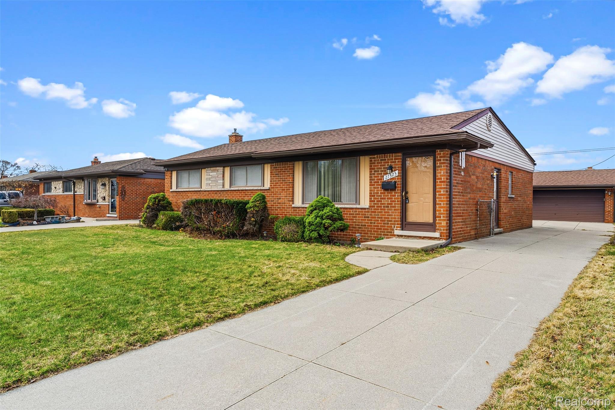 27323 Crestwood Drive