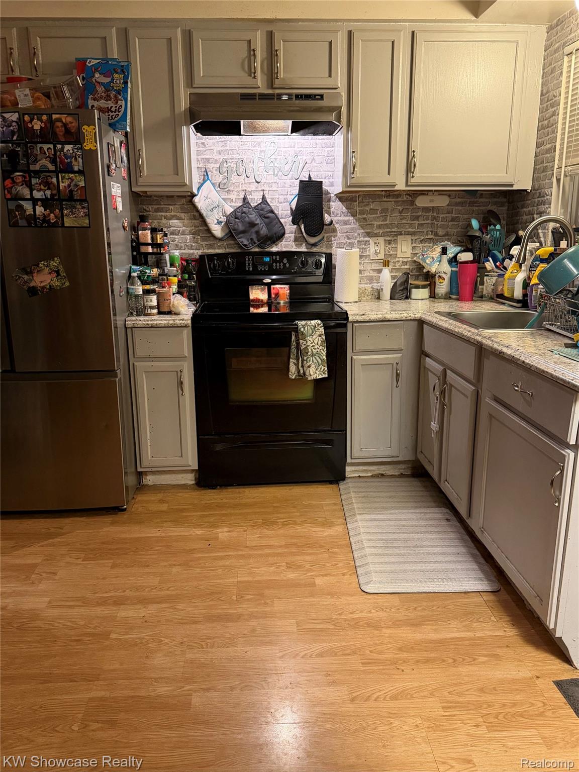 24287 Teppert Avenue