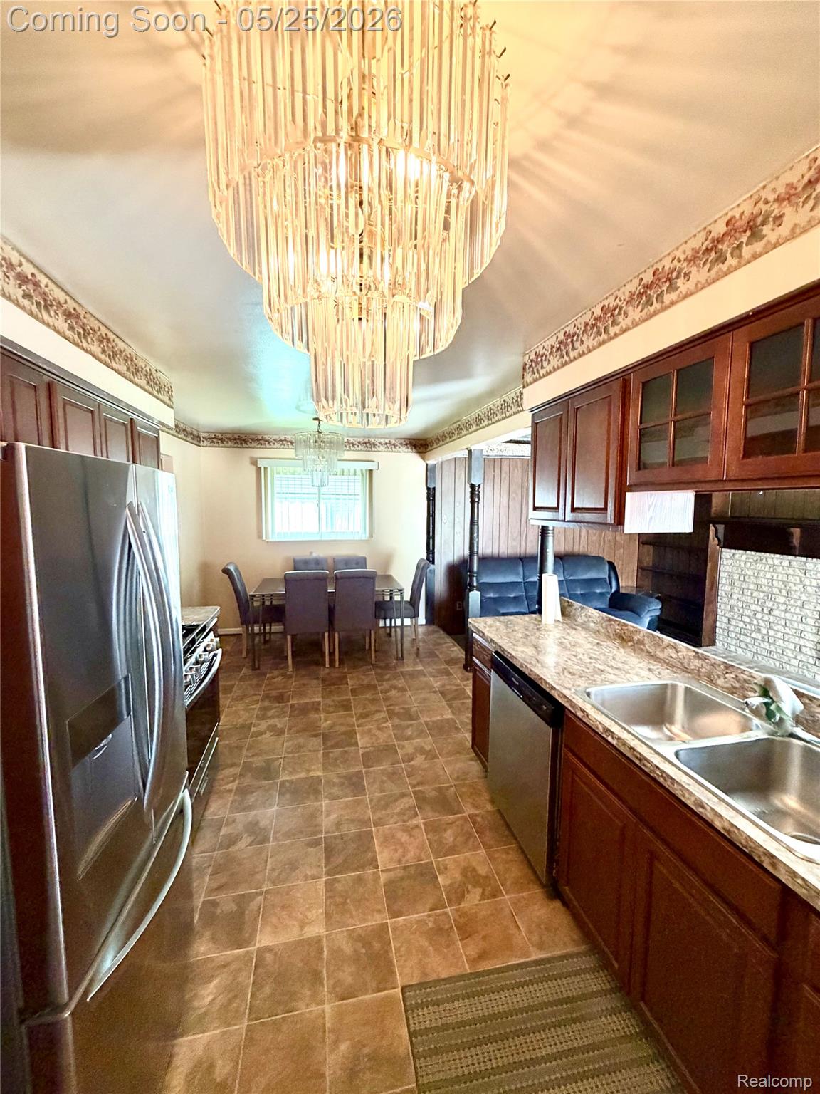 15439 Vivian Street