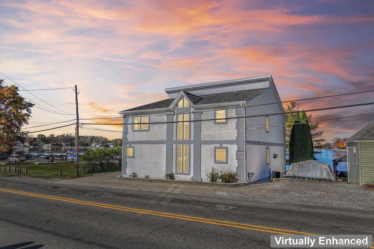 2076 S Long Lake Road