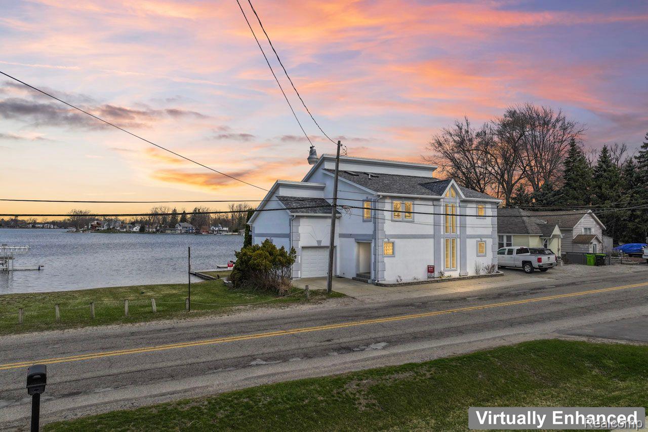 2076 S Long Lake Road