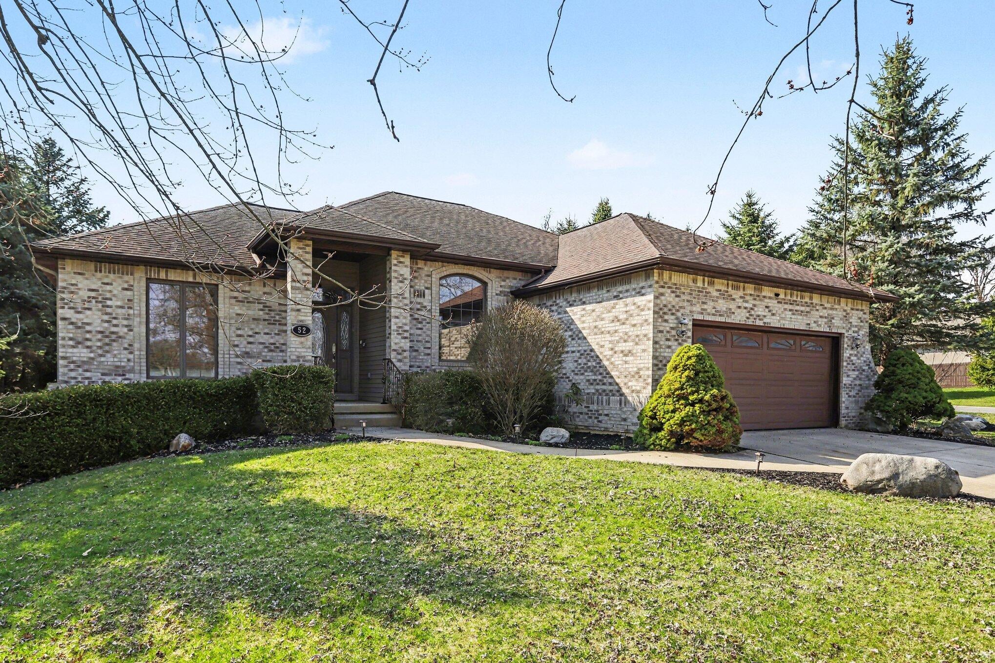 52 E Acacia Boulevard