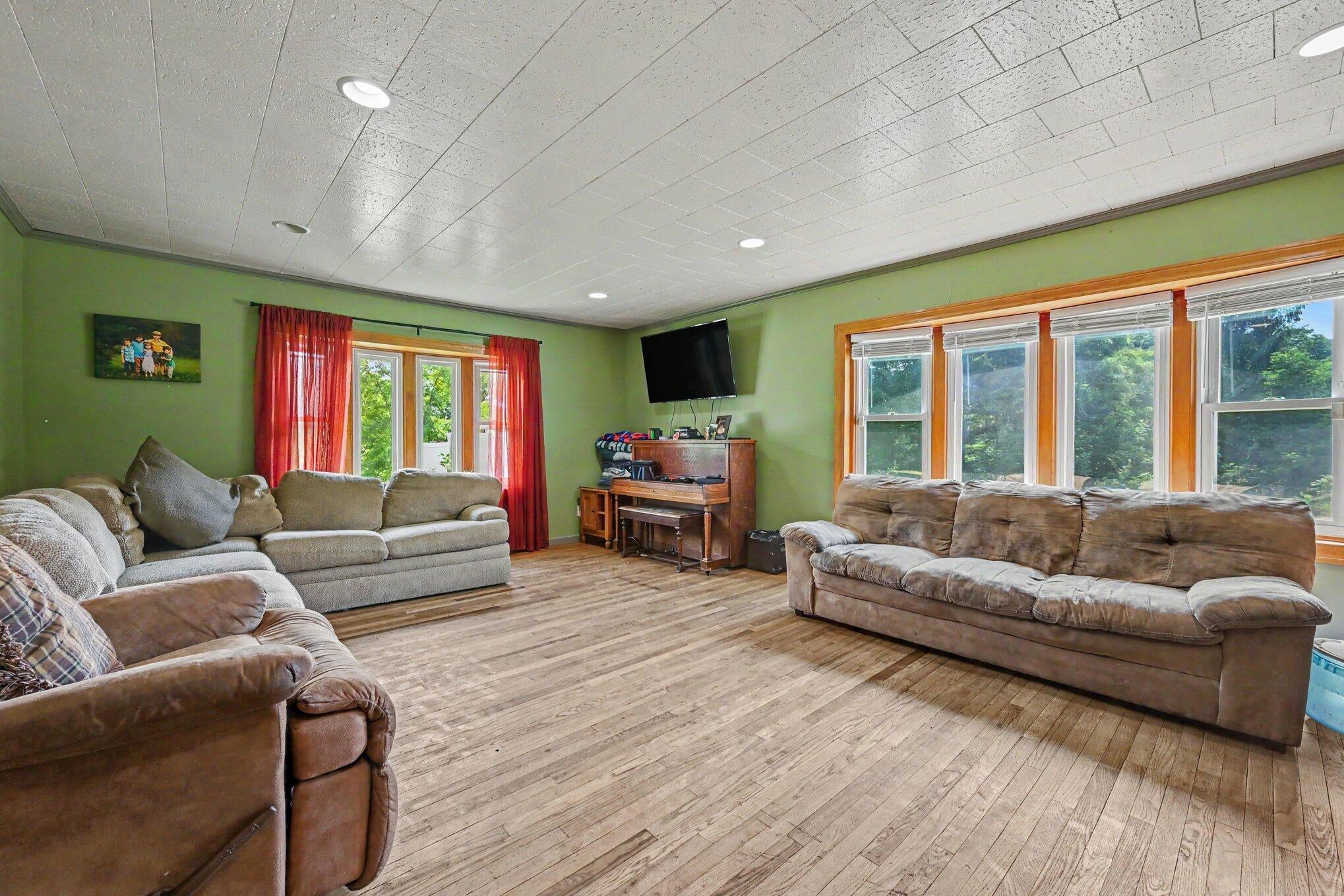 59293 Roberts Road