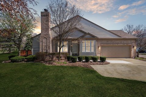 39472 EDGEWATER Drive Northville Township Wayne MI 48168