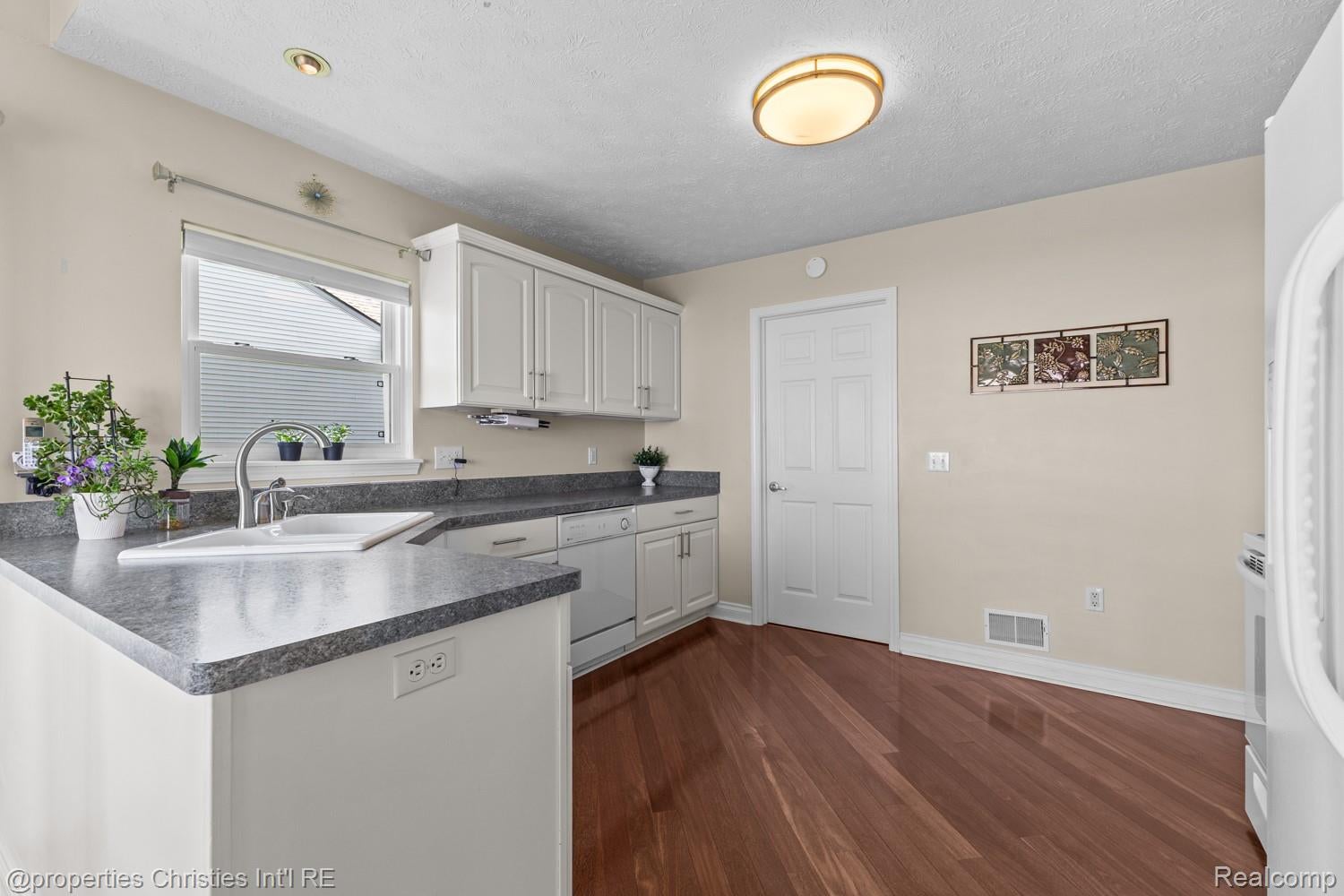 2577 Aralia Drive