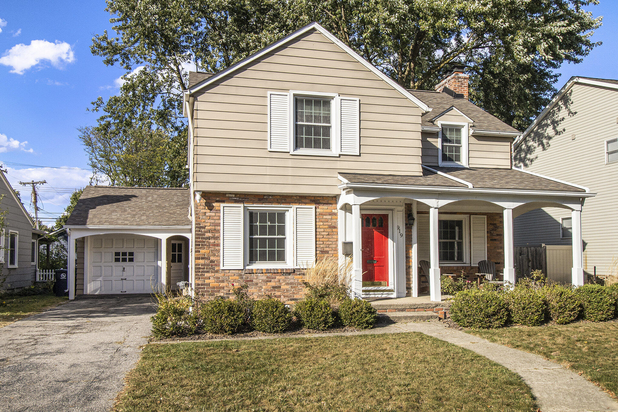 919 E Lincoln Avenue