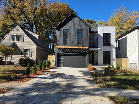 1833 N Washington Avenue Royal Oak City MI 48073