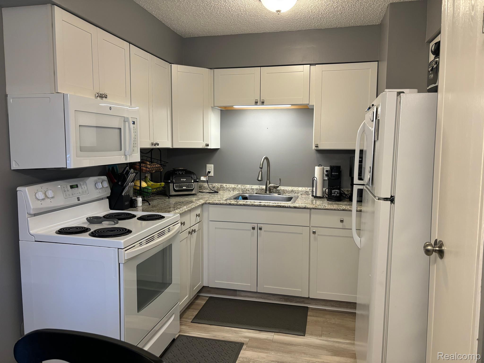383 W DRAHNER Road