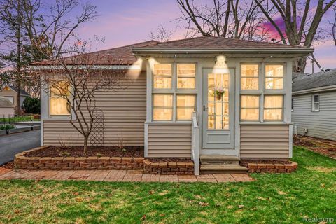 1627 Grinshaw Street Commerce Charter Township MI 48382