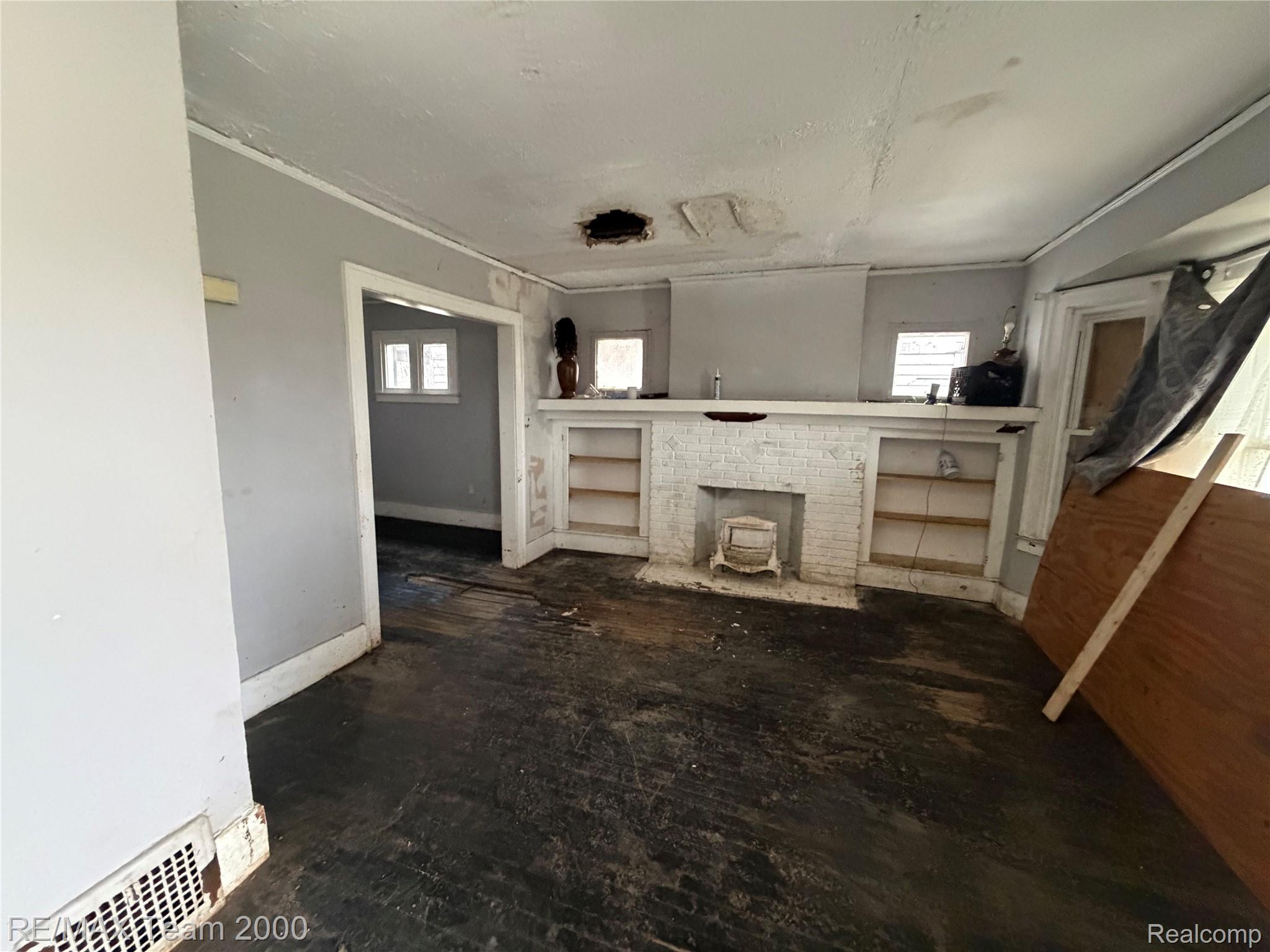 2301 Fullerton Street