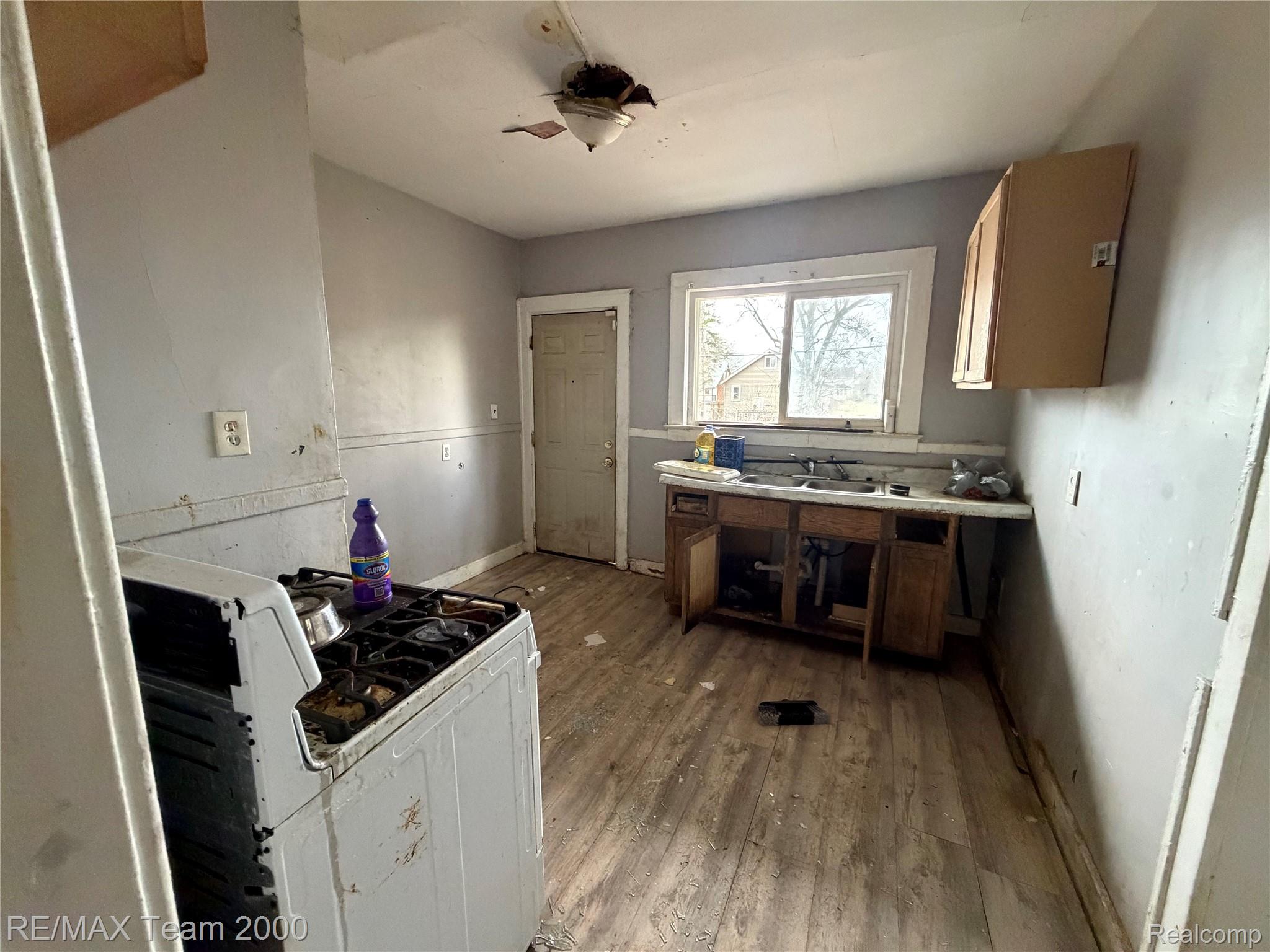 2301 Fullerton Street