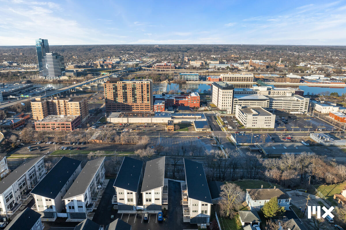 631 Fairview Avenue NE 2