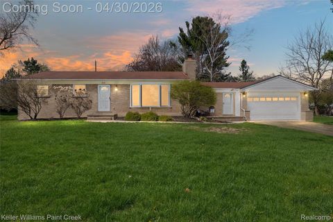 Photo of 310 Elmhill Road, Rochester Hills City, MI 48306 (MLS # 20261026218)