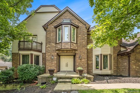 38649 Deerwood Court Farmington Hills City MI 48167