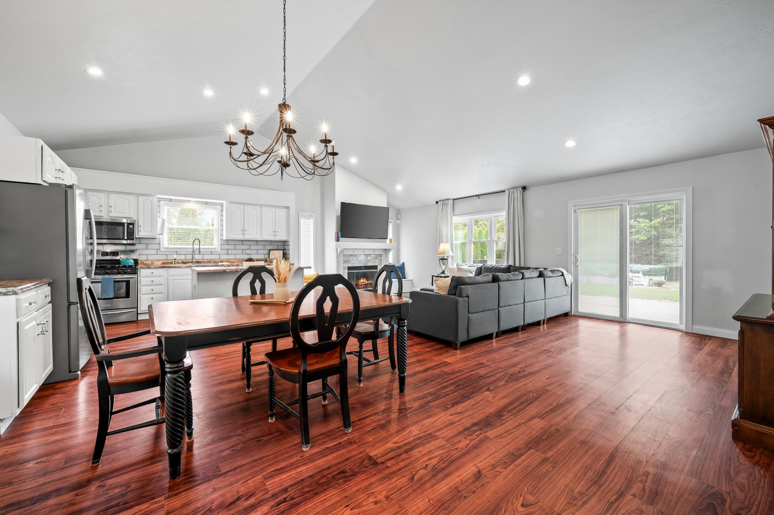 1148 Carberry