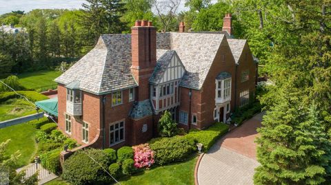 257 Ridge Rd Road Grosse Pointe Farms City MI 48236