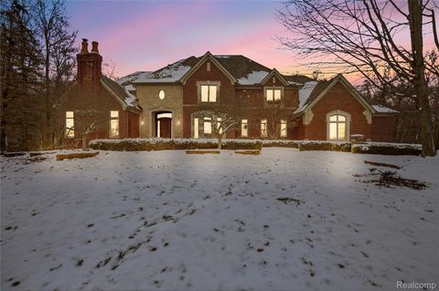 2023 Dean Drive Washington Township MI 48094