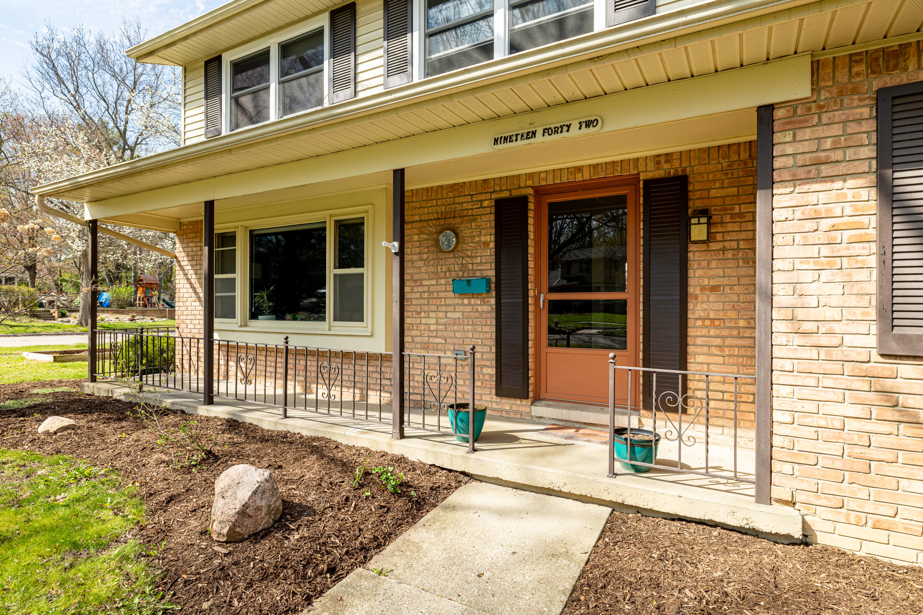 1942 Roosevelt Street