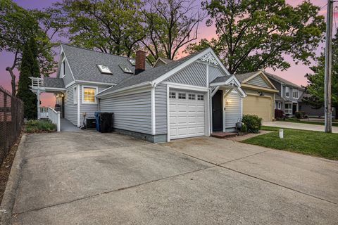 13147 LAKE SHORE Drive Fenton Charter Township MI 48430