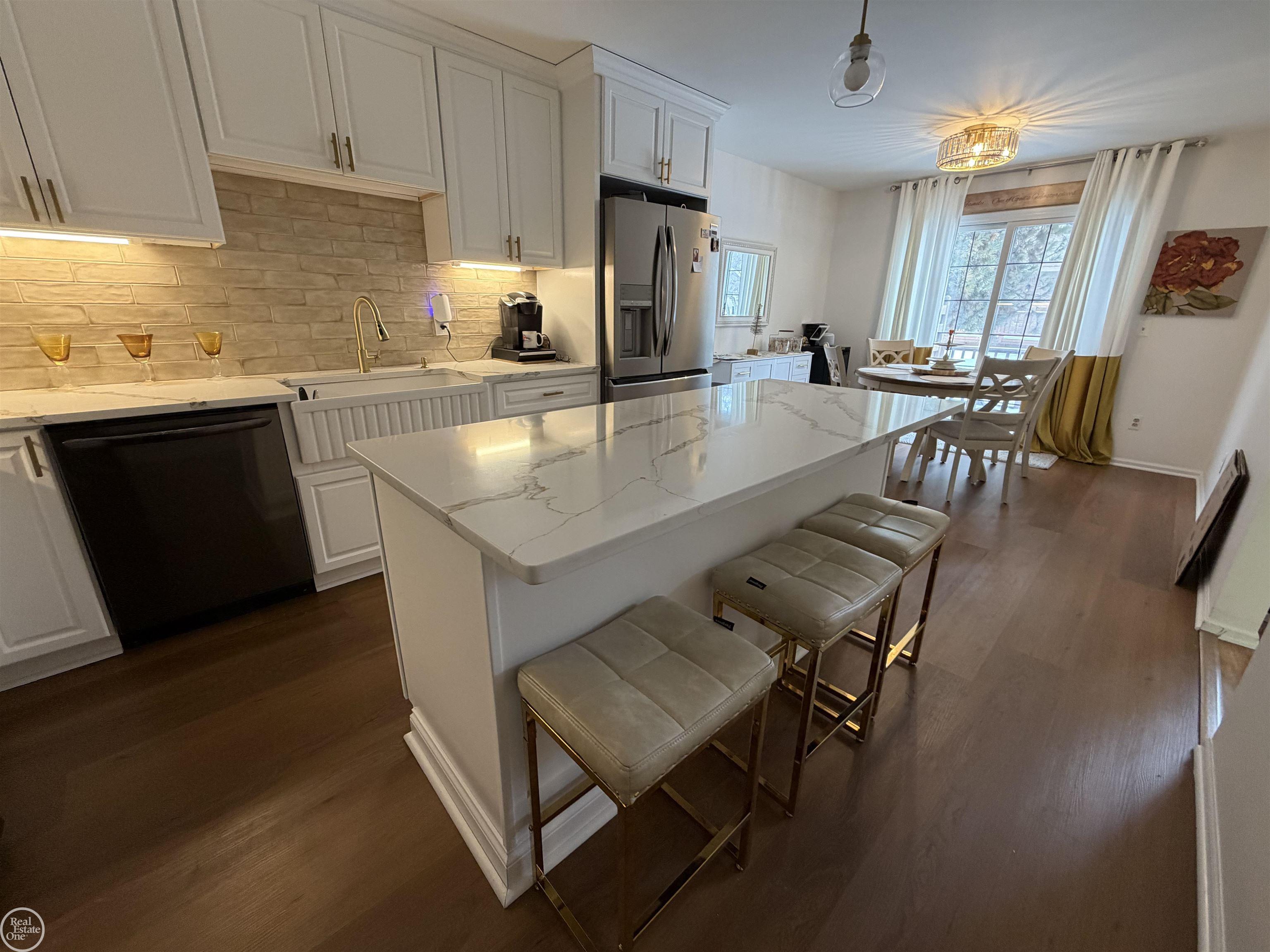 37884 N Laurel Park Drive