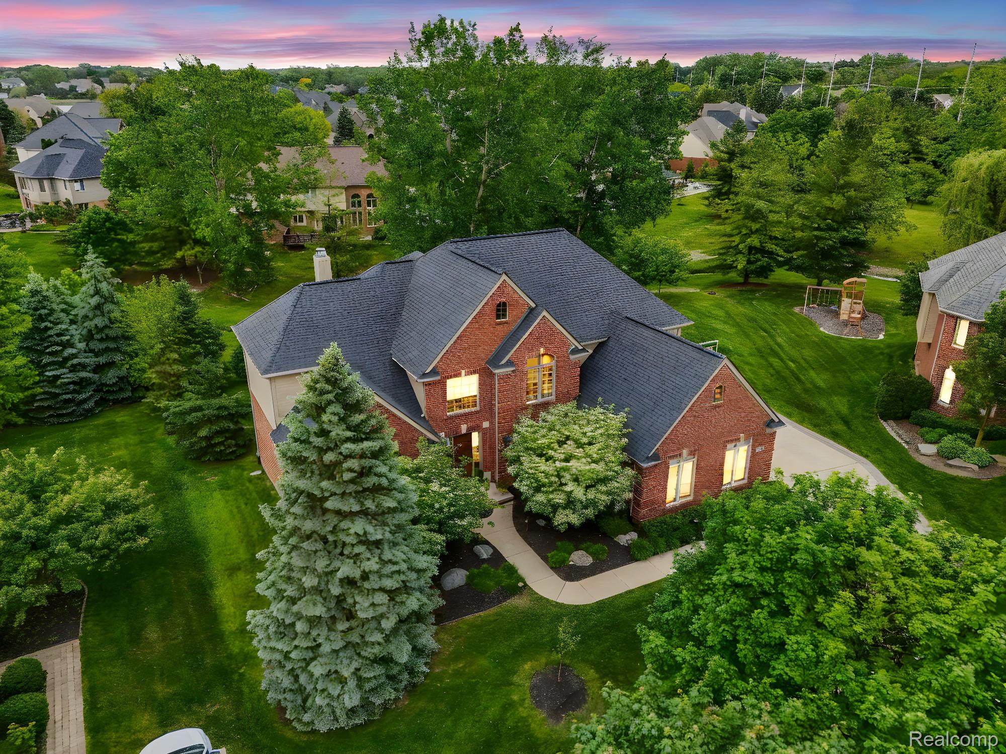 17532 Williamsburg Court