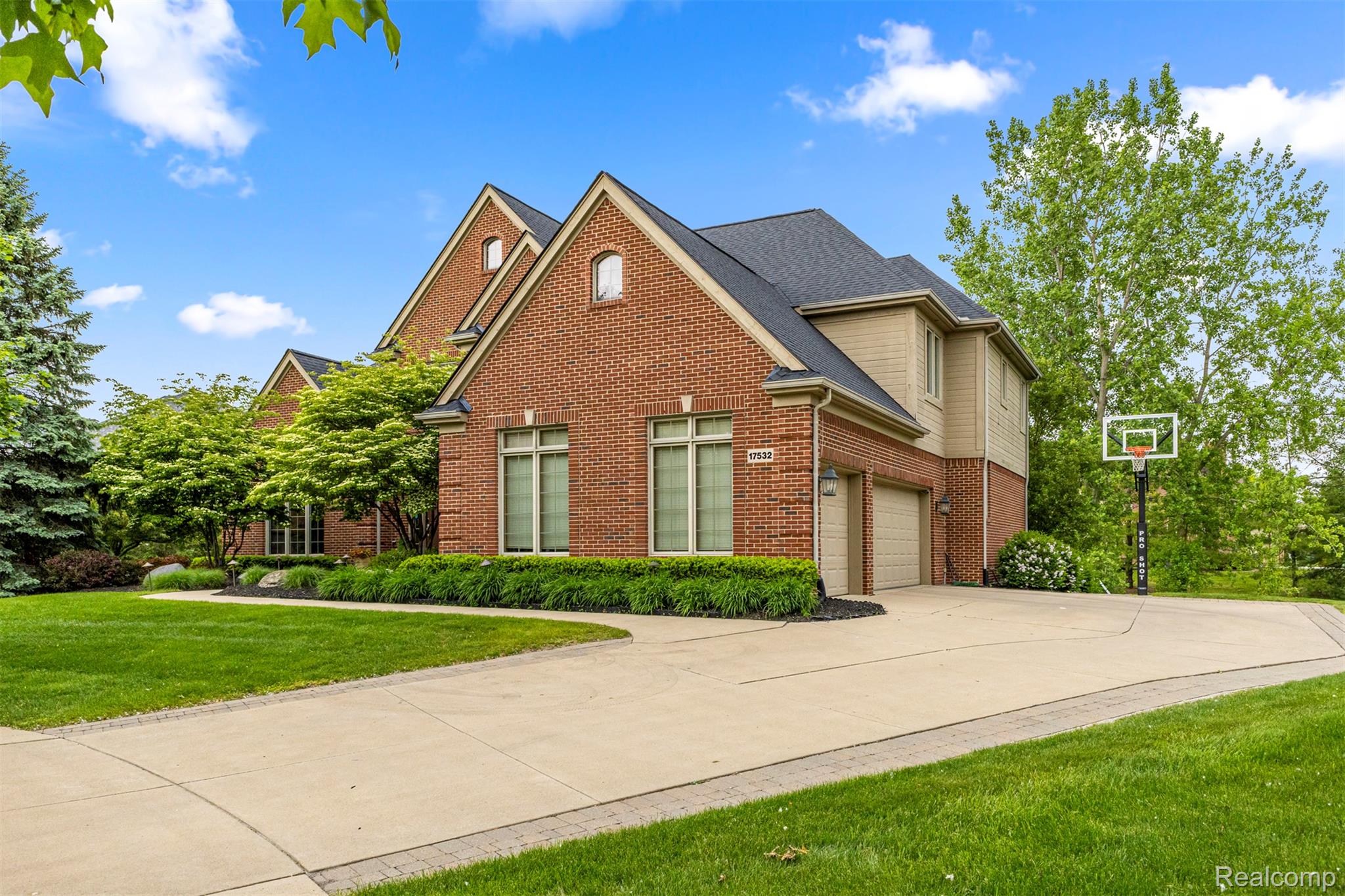 17532 Williamsburg Court