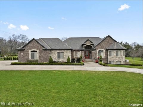 Photo of 3960 Harvest Creek Court, Oakland Charter Township, MI 48306 (MLS # 20250031556)