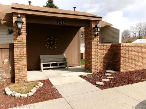 25832 LEXINGTON 6 South Lyon City MI 48178