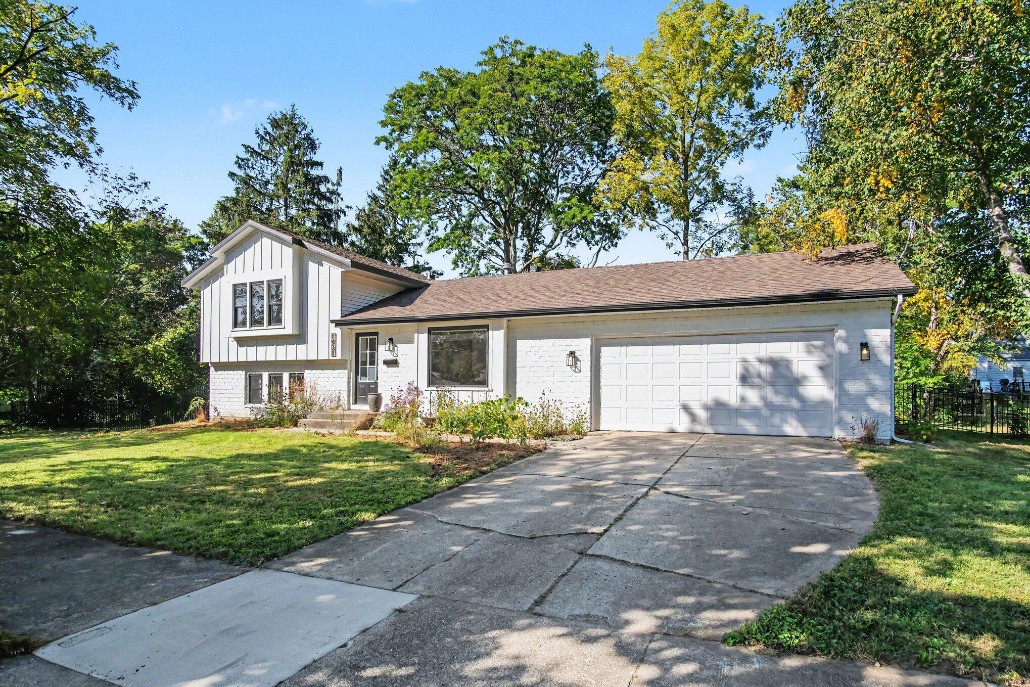 1931 Lonsdale Drive NE