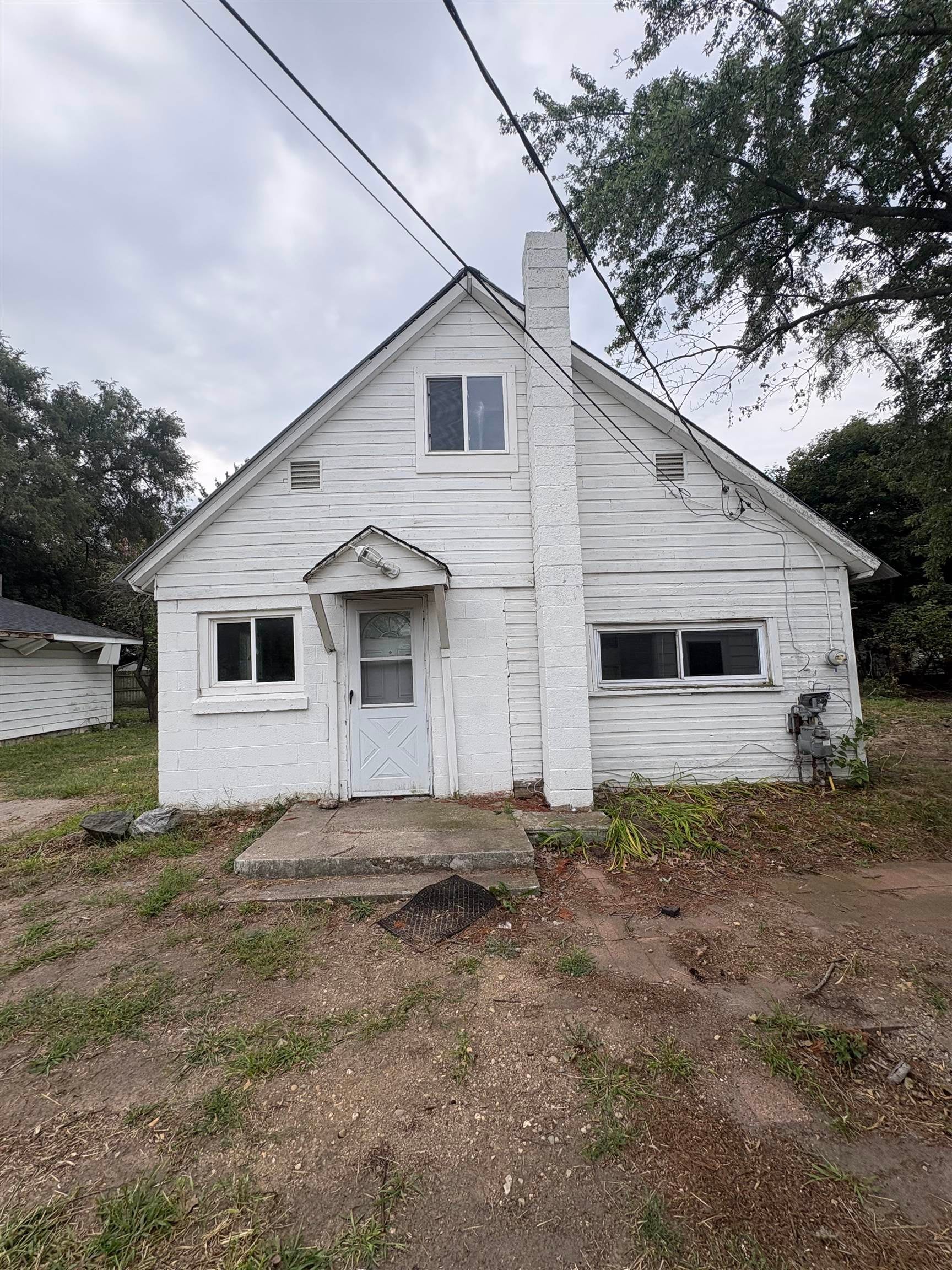 915 W Broadway Street