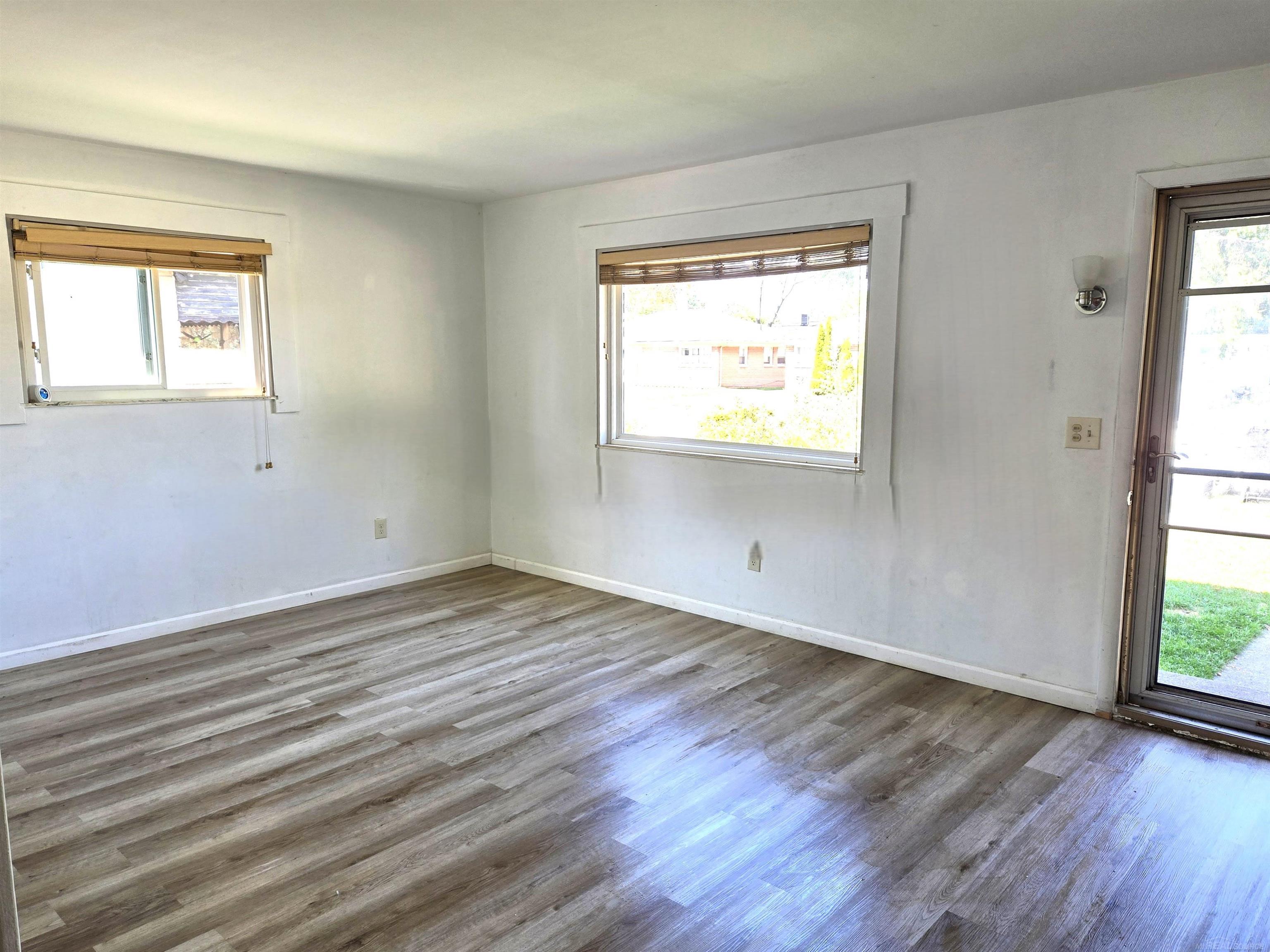 1186 E Harwood Avenue