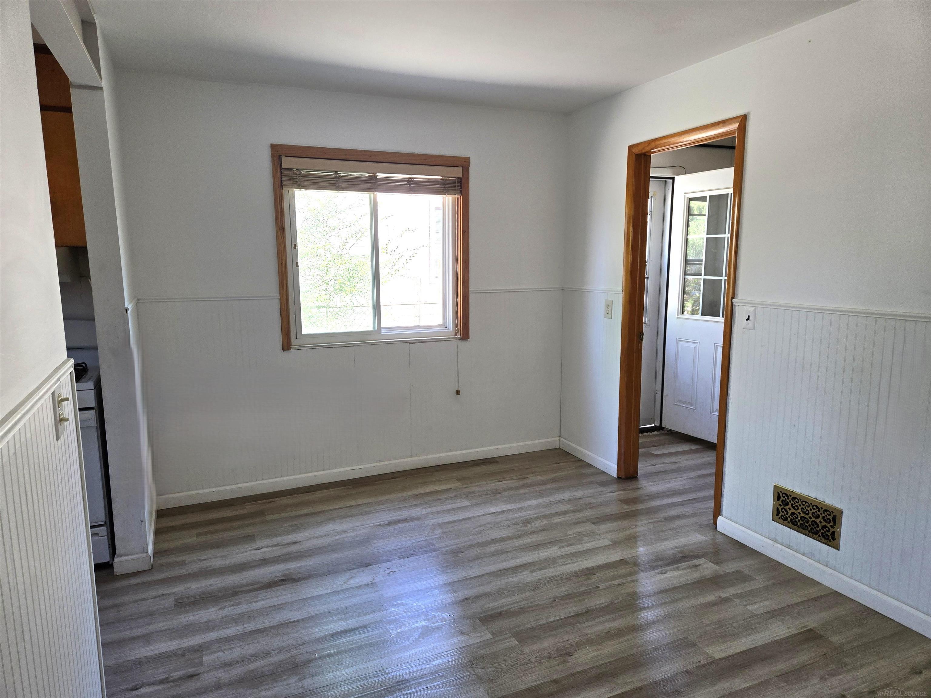 1186 E Harwood Avenue