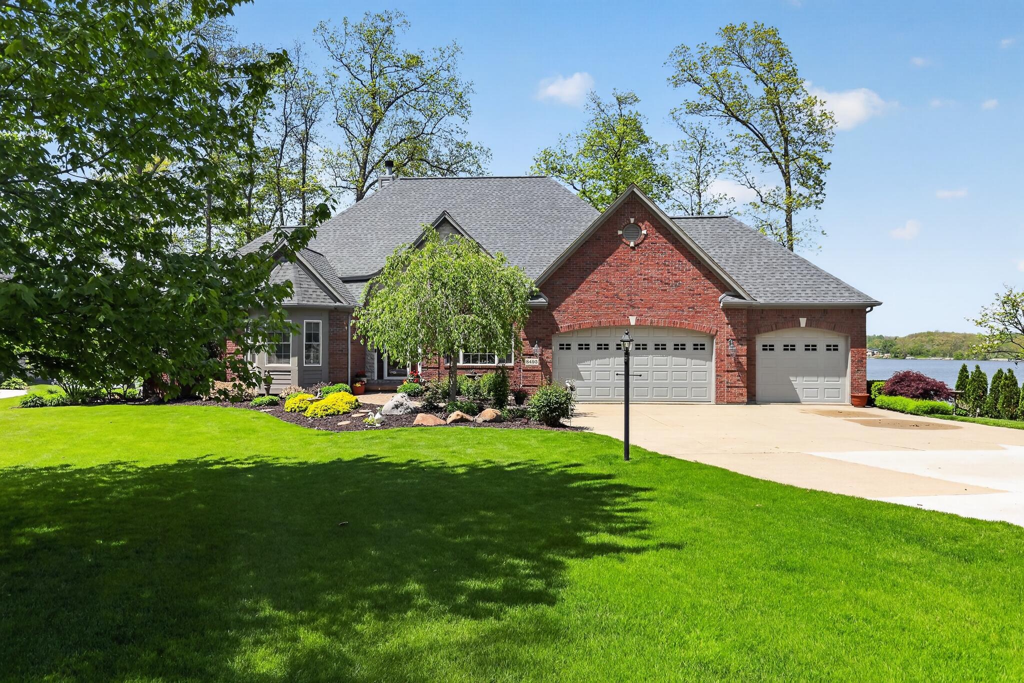 8495 O'Dowling Drive