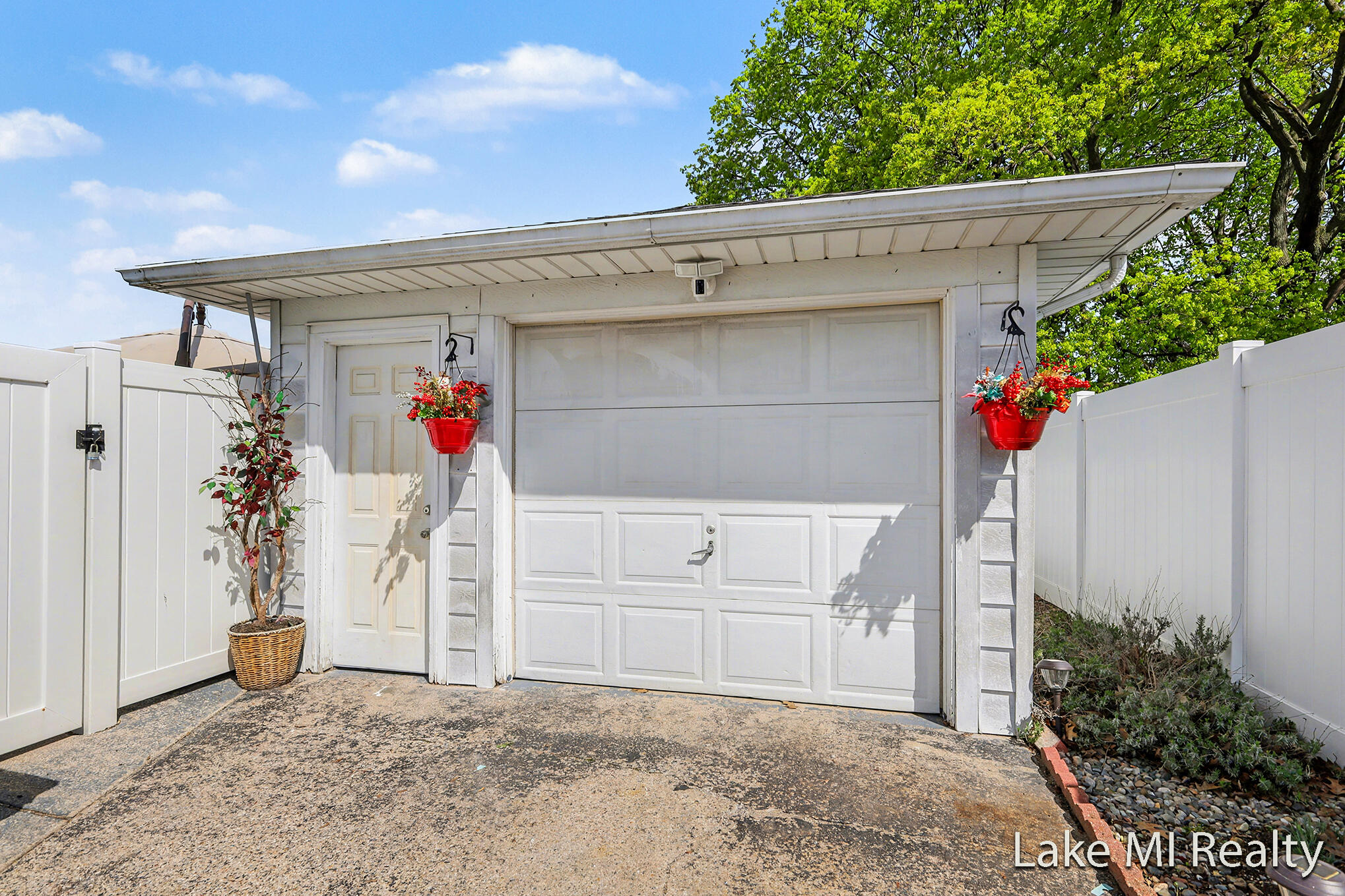 2884 Meyer Avenue SW