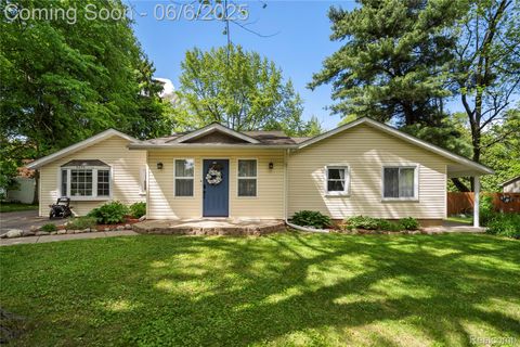 6226 Rowley Boulevard Waterford Charter Township MI 48329
