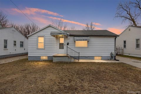 11377 Maxwell Avenue Warren City MI 48089