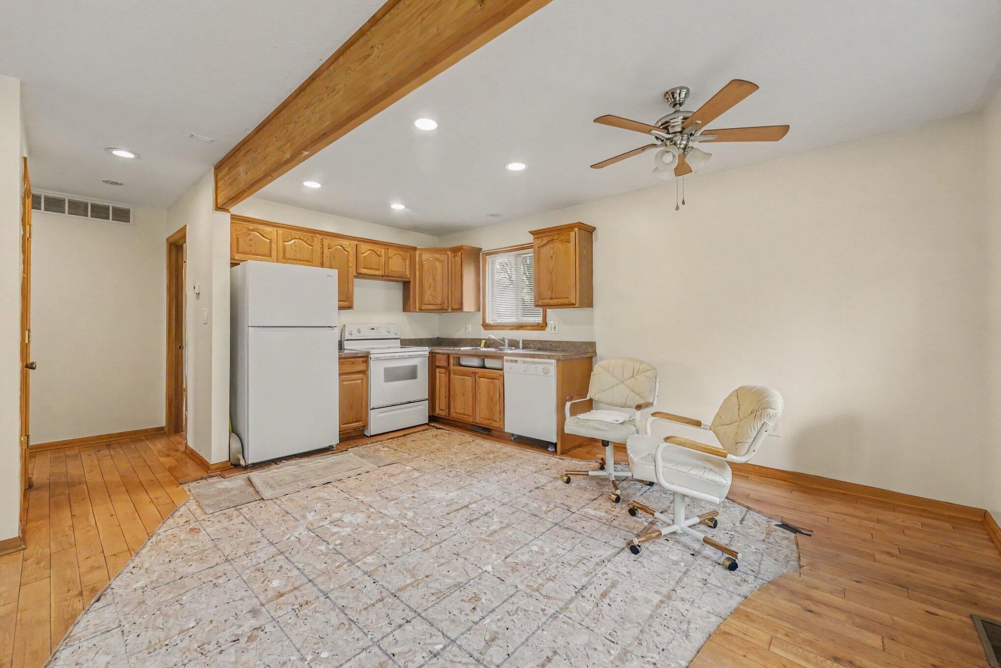 8885 Edgewater Drive