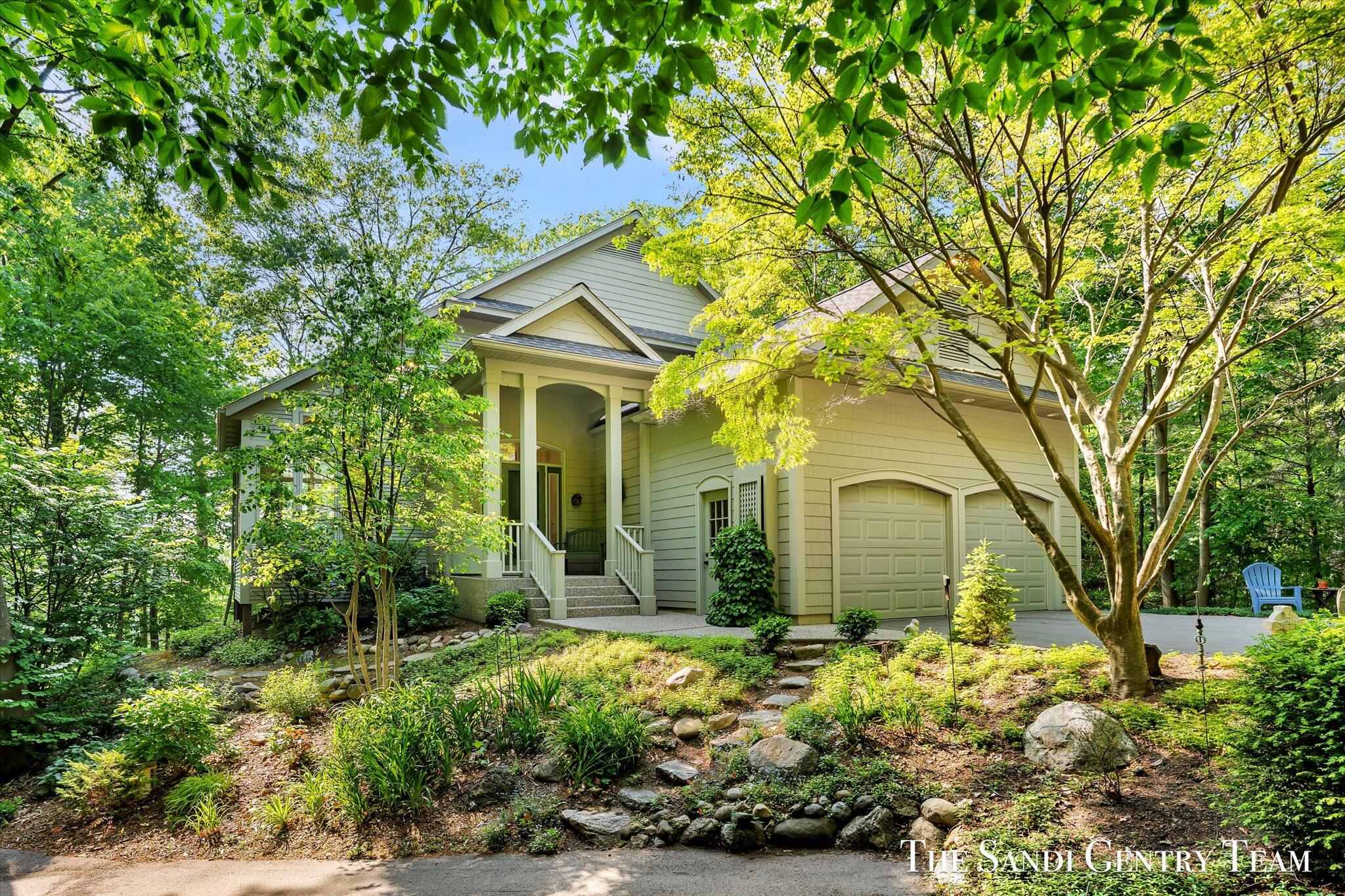 8985 Lakeshore Drive