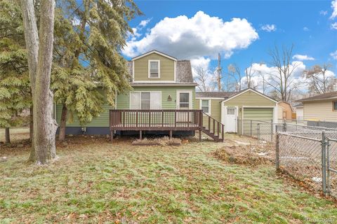 6522 Saline Drive Waterford Charter Township MI 48329