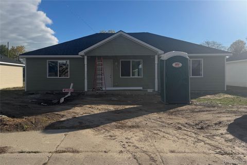 23272 Wellington Avenue Warren City MI 48089