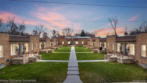 51 SPOKANE Drive Pontiac City MI 48341