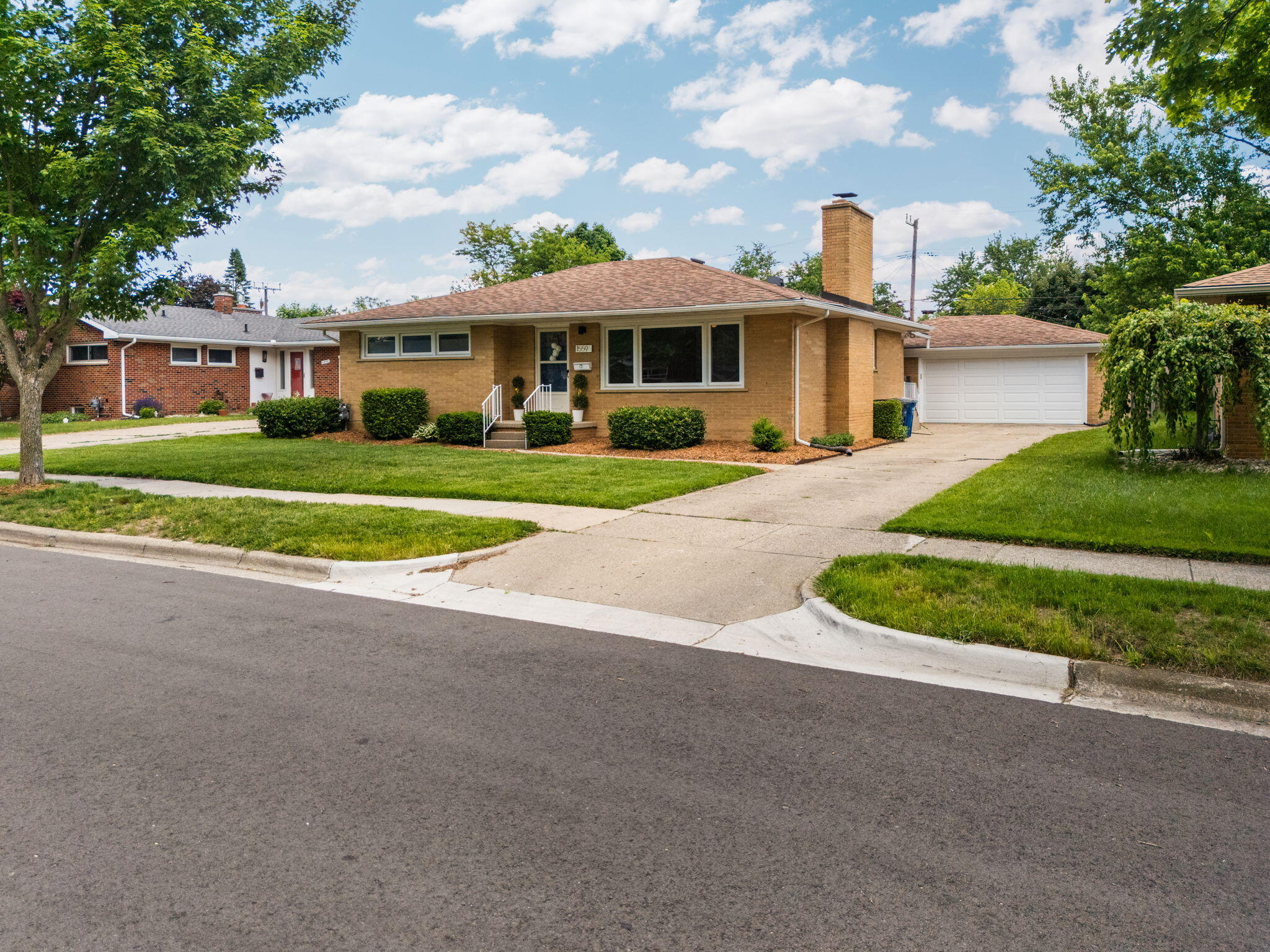 1559 Glastonbury Road