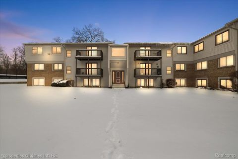 30042 W 12 Mile Road 53 Farmington City MI 48334